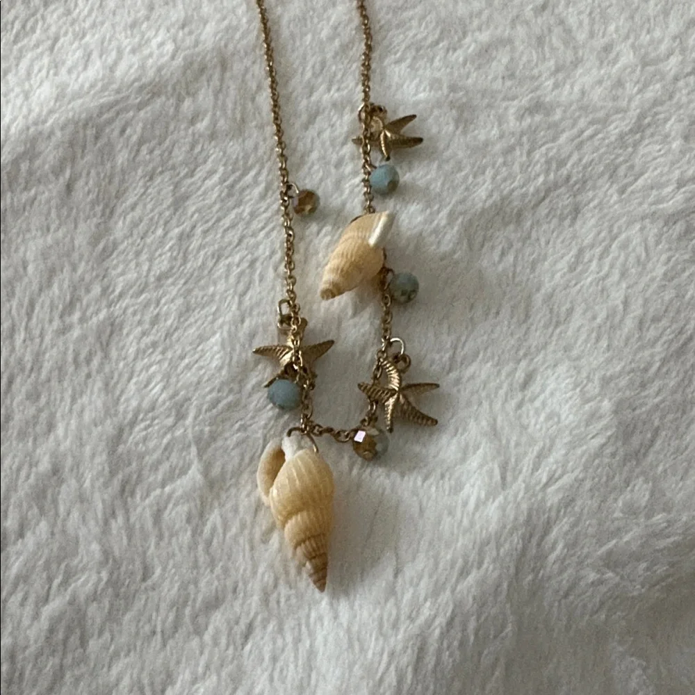 Charming Gold Seashell Necklace - Picture 2 of 3
